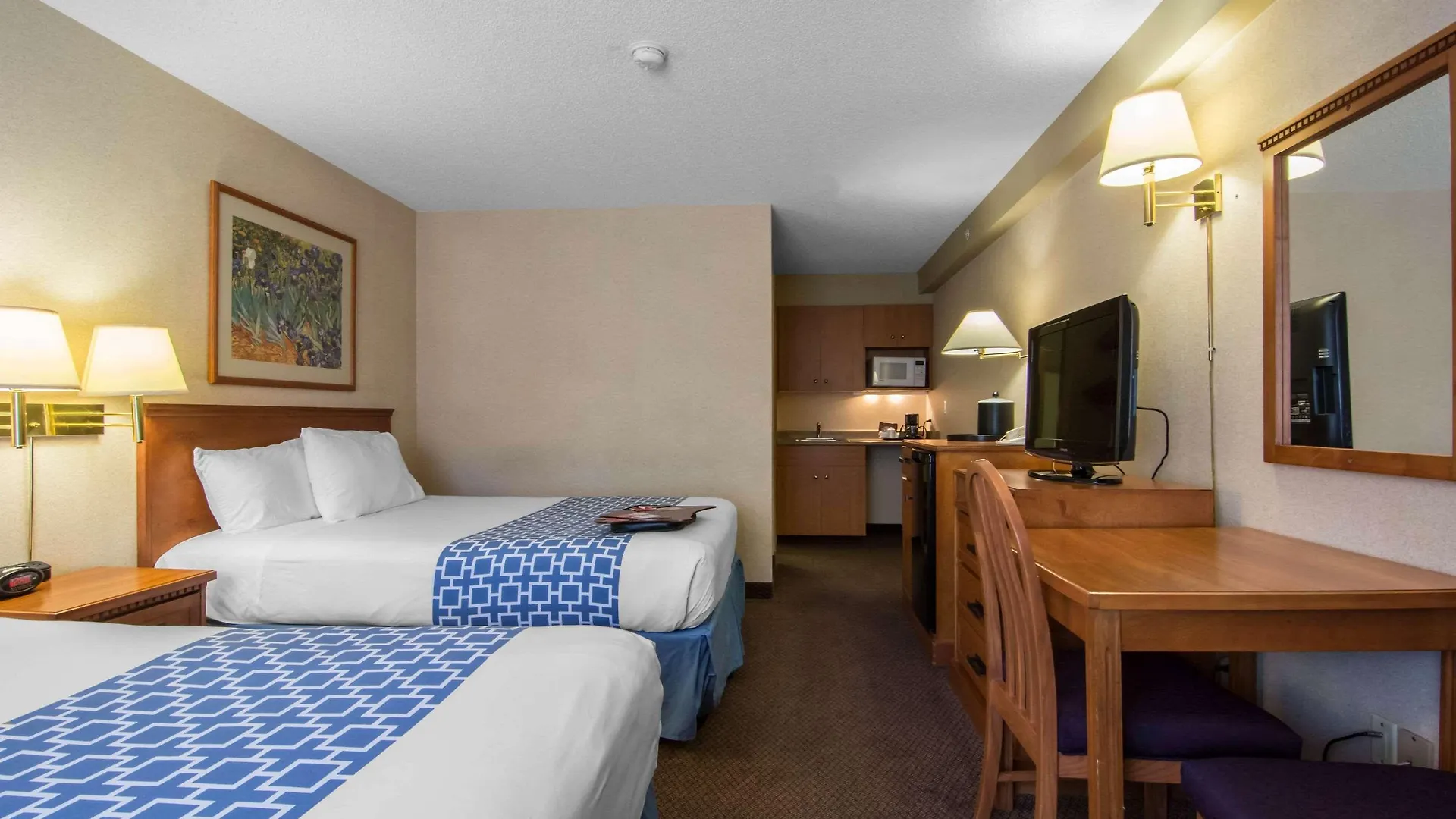 Econo Lodge Inn & Suites University YYC