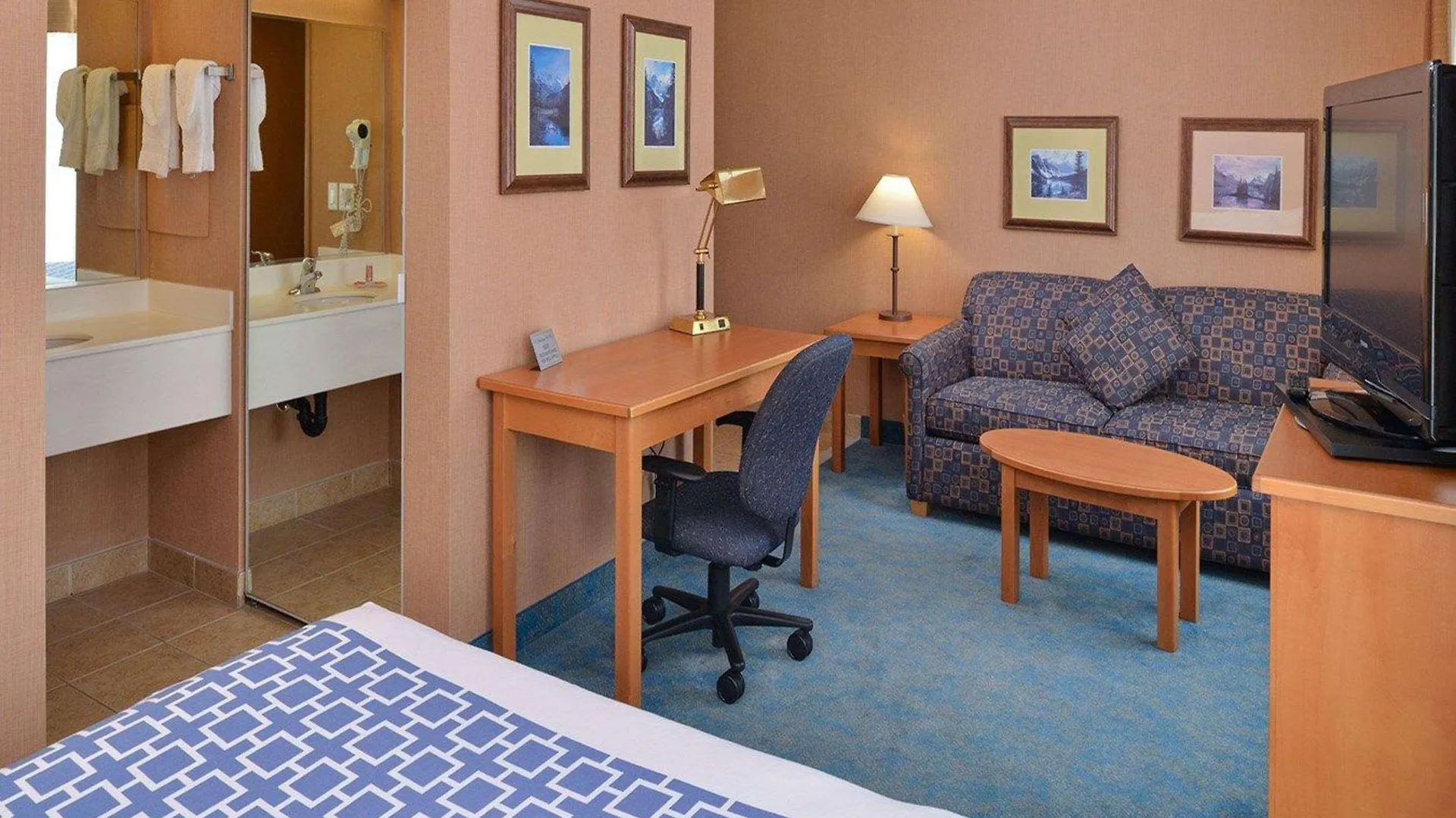 ** Hotel Econo Lodge Inn & Suites University YYC Canada
