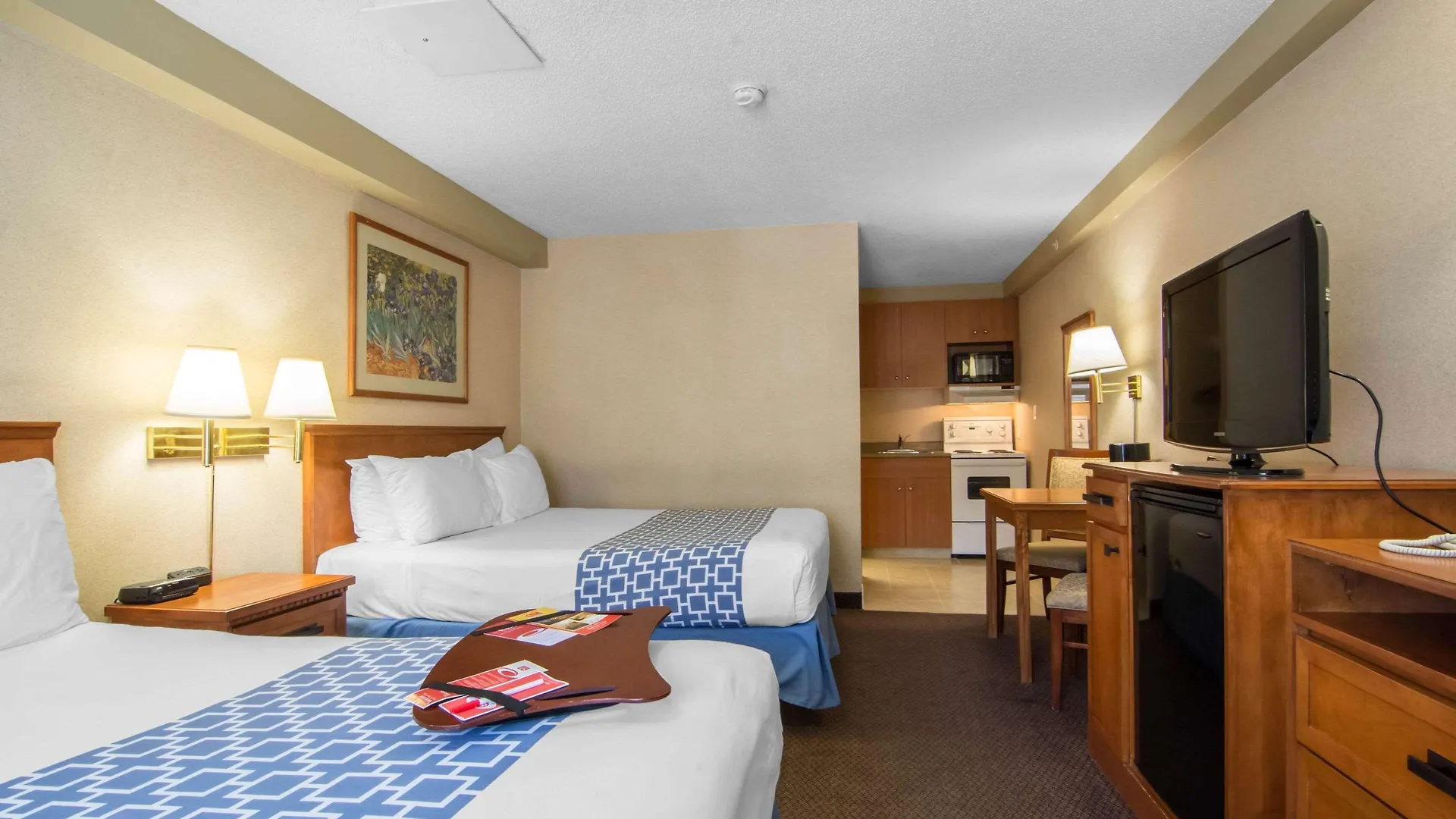 Econo Lodge Inn & Suites University YYC