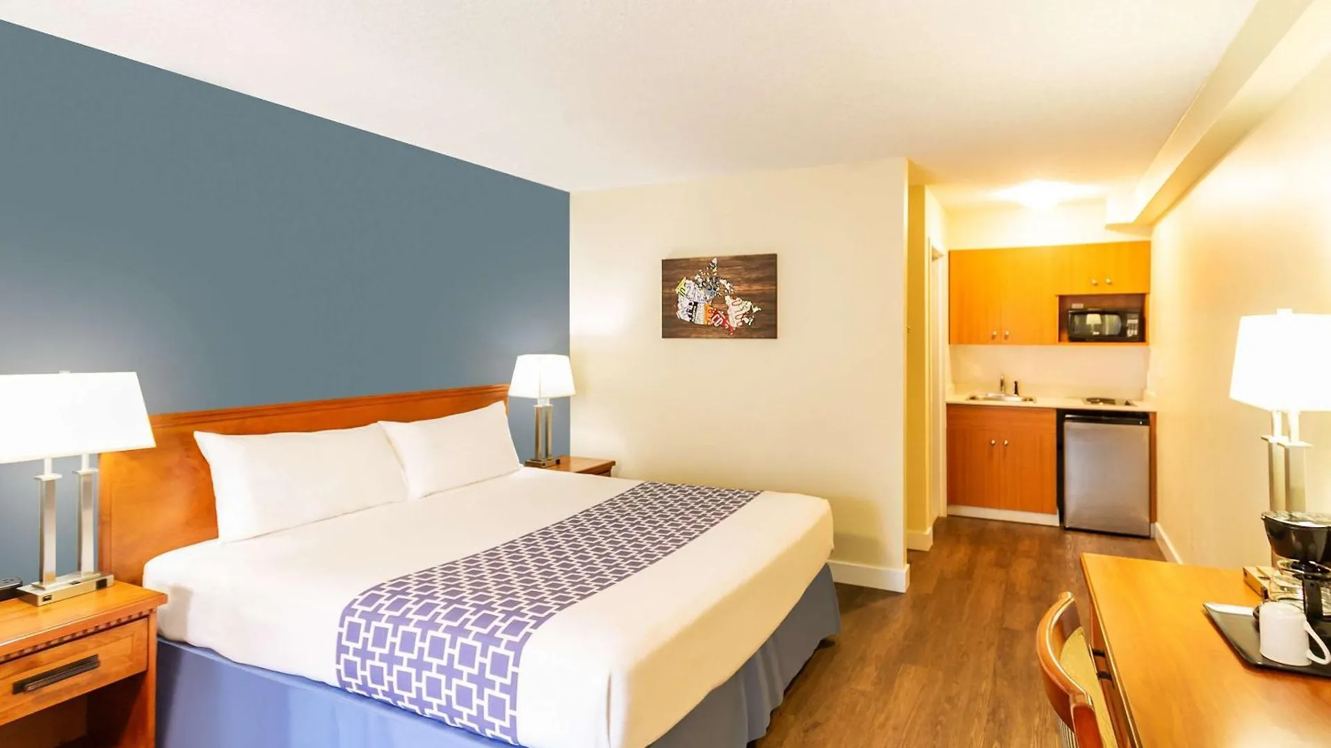 Hotel Econo Lodge Inn & Suites University YYC
