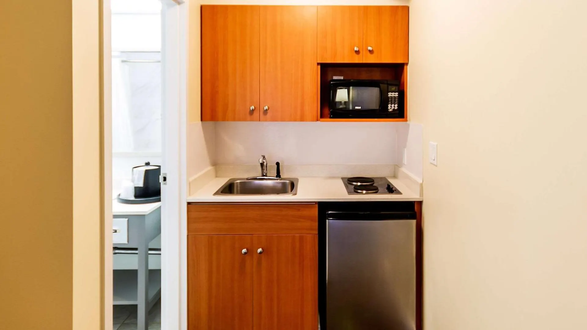 Hotel Econo Lodge Inn & Suites University YYC