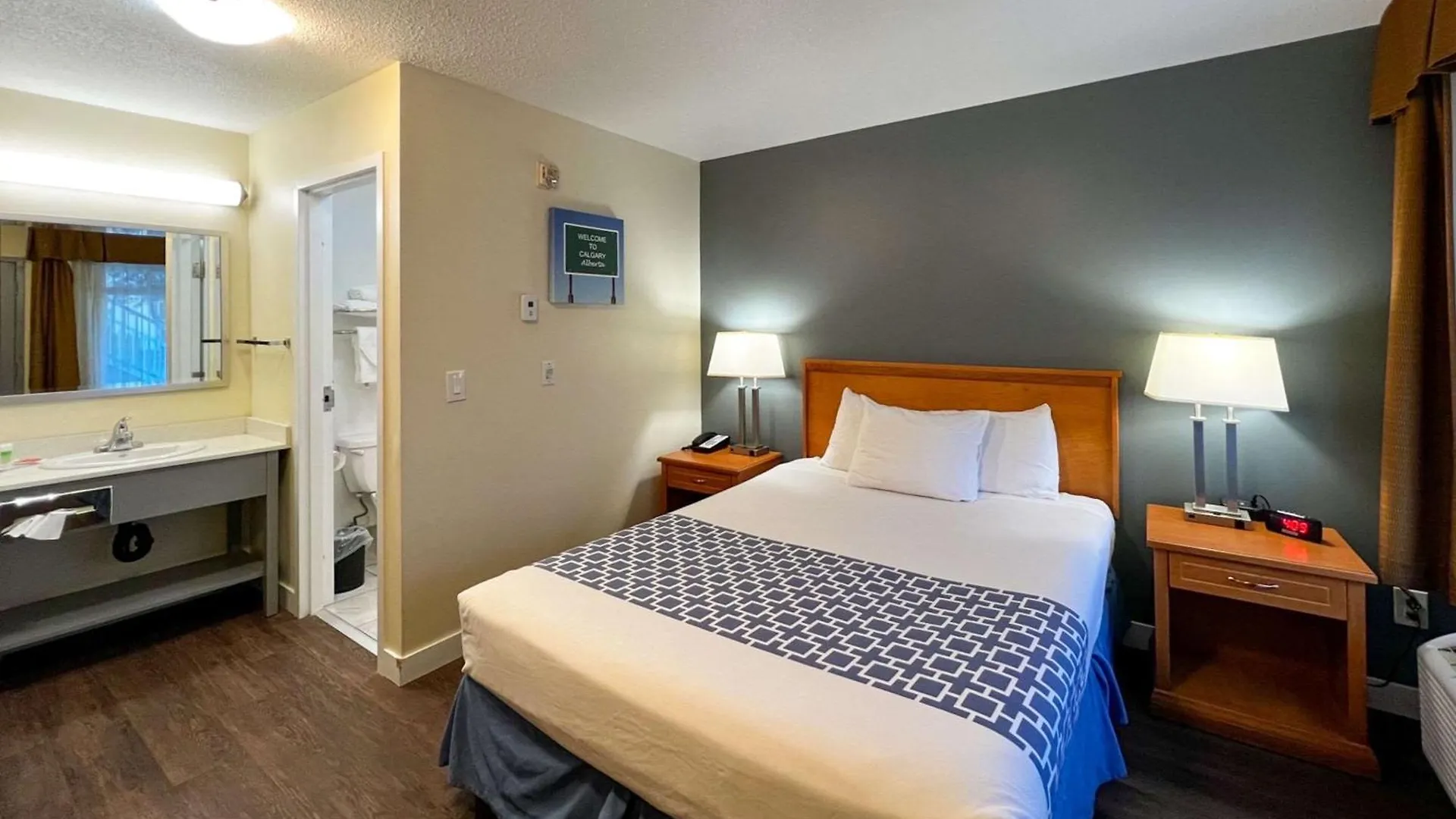 ** Hotel Econo Lodge Inn & Suites University YYC Canada