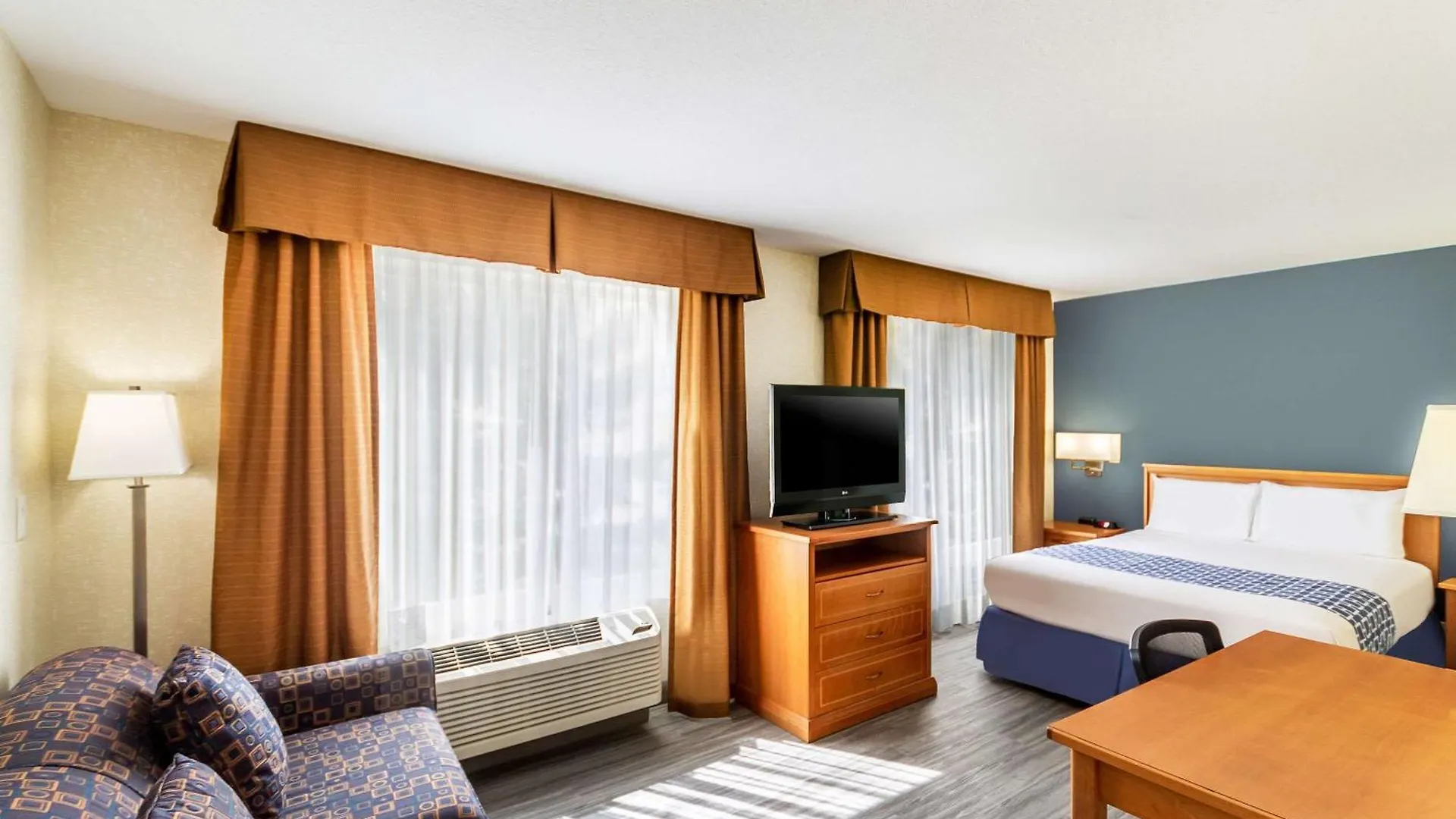 Hotel Econo Lodge Inn & Suites University YYC