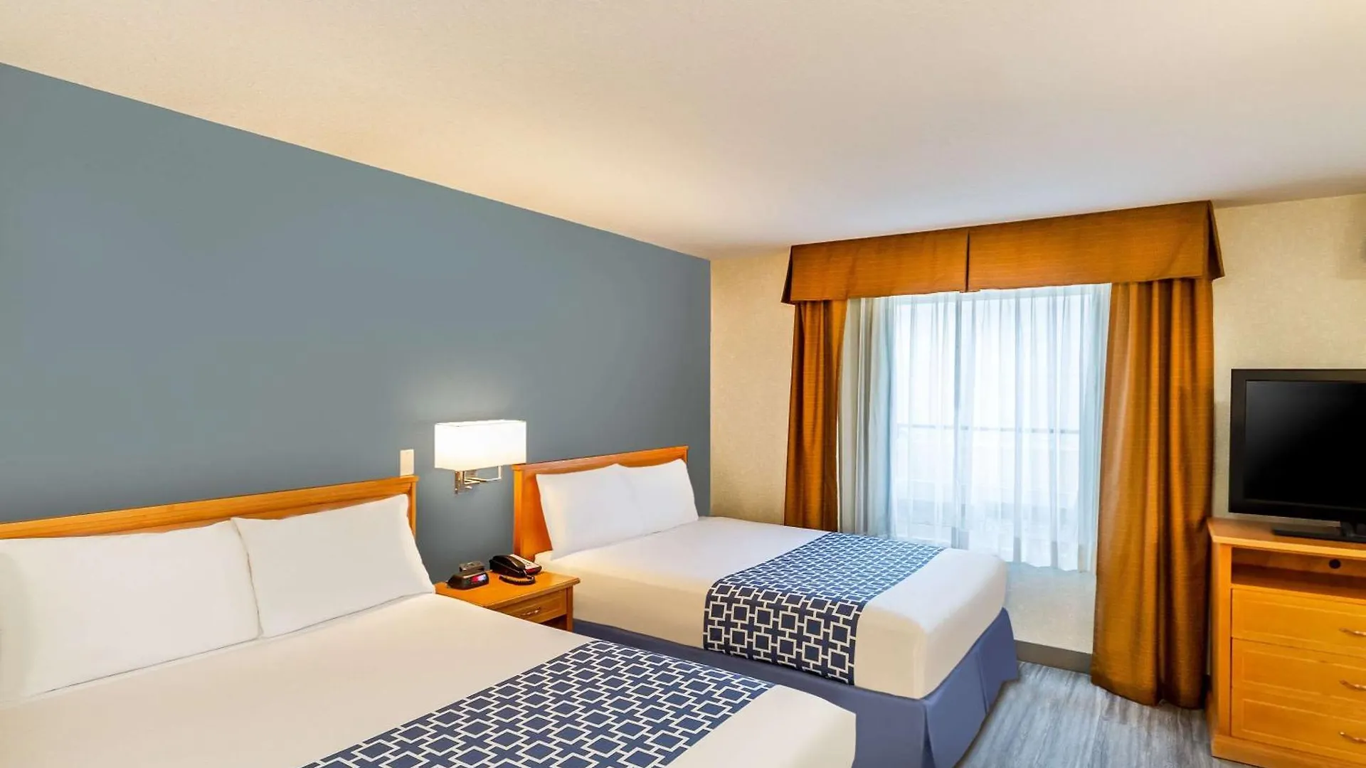 Econo Lodge Inn & Suites University YYC Hotel