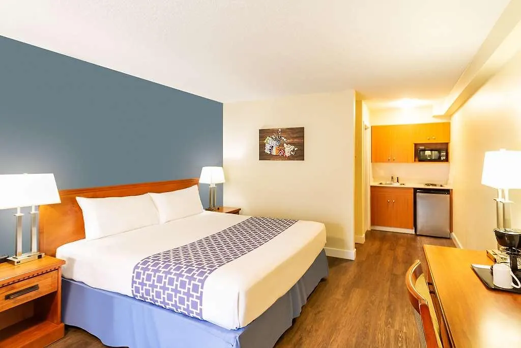 Econo Lodge Inn & Suites University YYC Canada